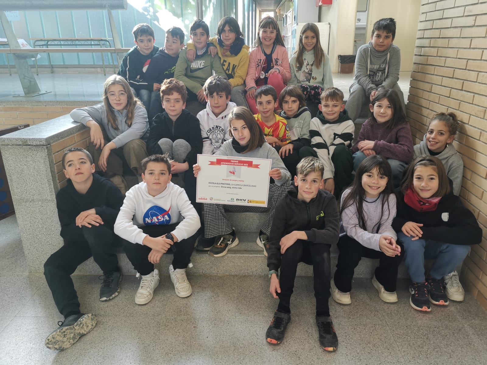 L'Escola Els Pinetons rep un premi per les seves campanyes de donació de sang