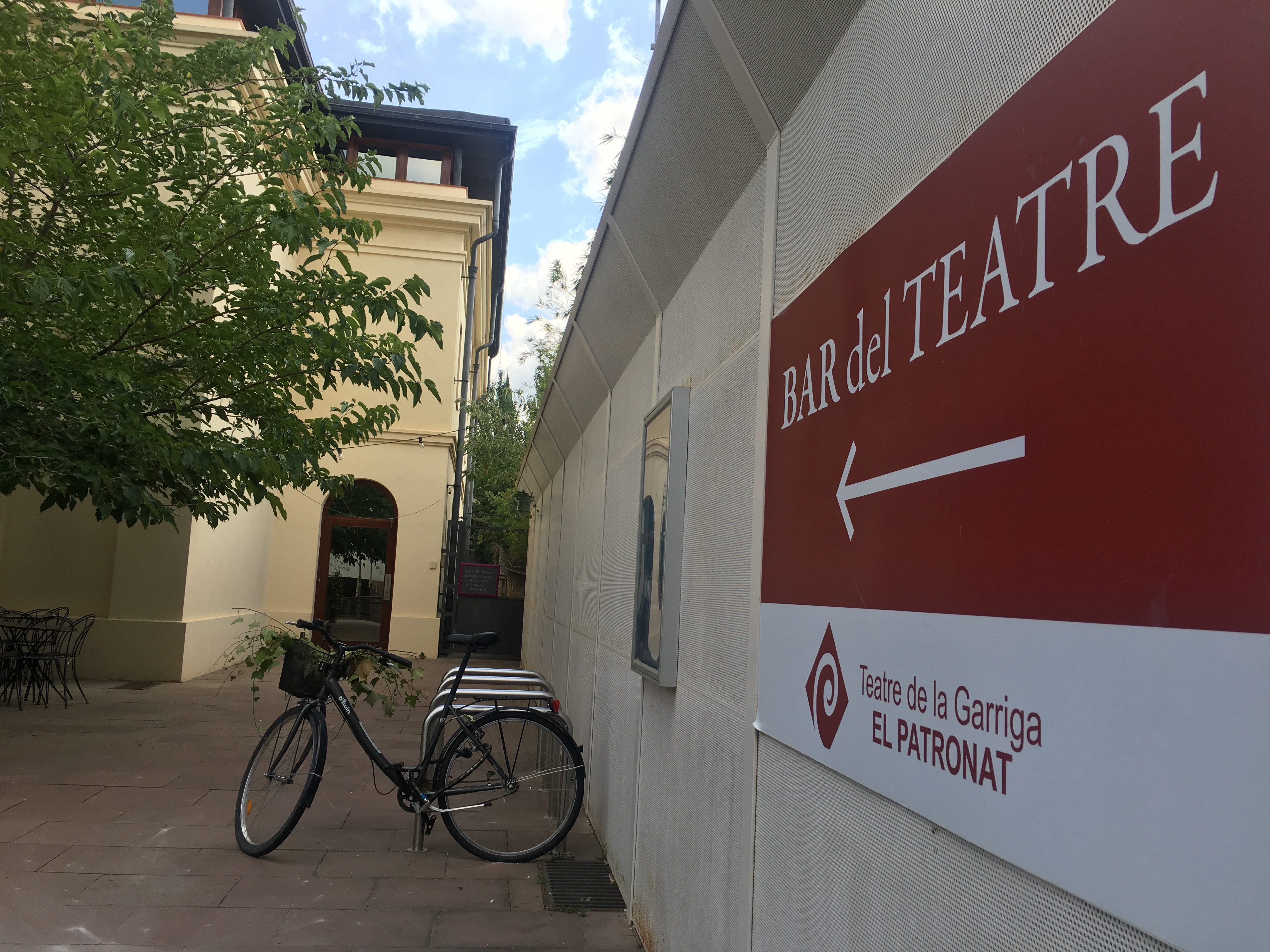 S'obre la licitació del bar del teatre