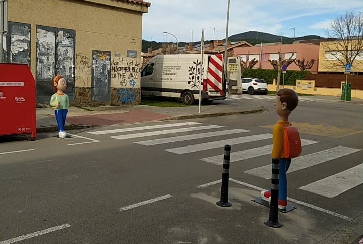 Figures de la il&middot;lustradora Pilar&iacute;n Bay&eacute;s per millorar la seguretat vi&agrave;ria